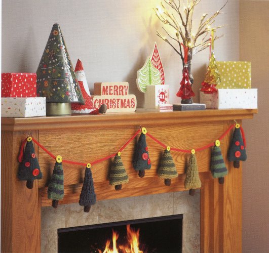 Christmas Knits 2 - Christmas Tree Garland
