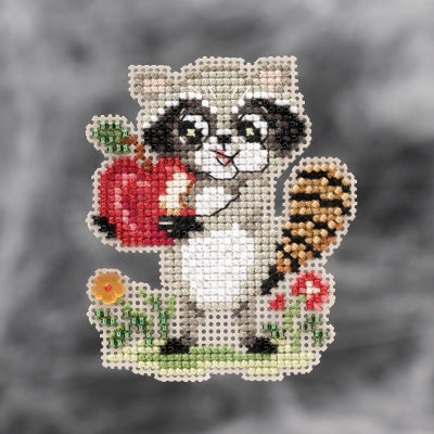 MH18-2122 Rosie Raccoon