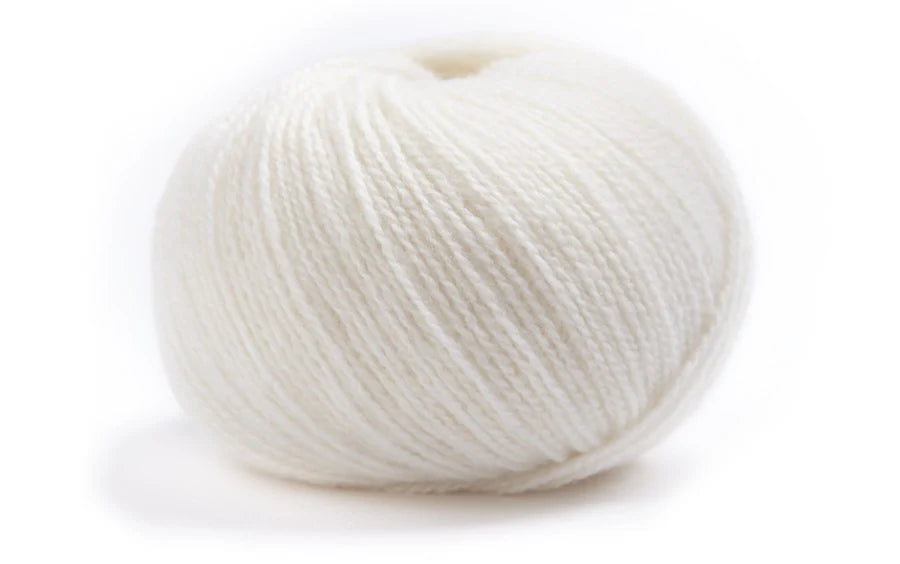 White ball of merino wool and cashmere yarn from Lamana