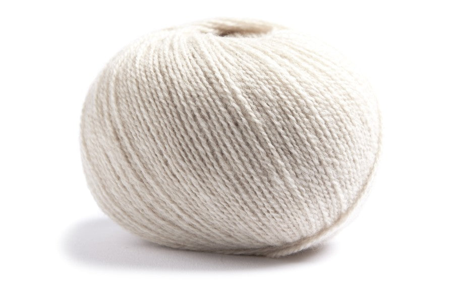 Off White ball of merino wool and cashmere yarn from Lamana