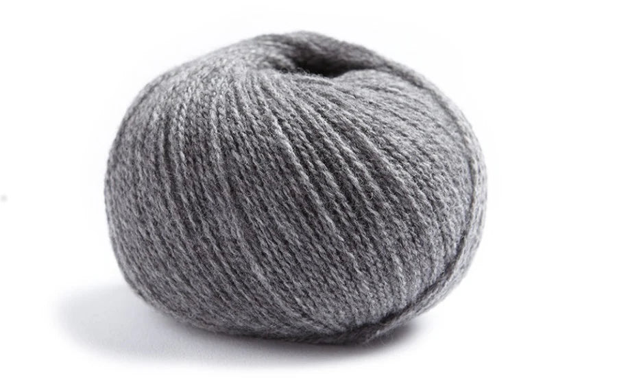 Grey ball of merino wool and cashmere yarn from Lamana