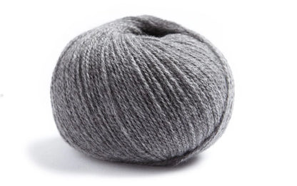 Grey ball of merino wool and cashmere yarn from Lamana