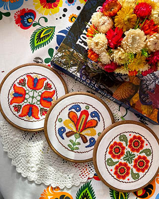 Folk Floral Trio - Chart