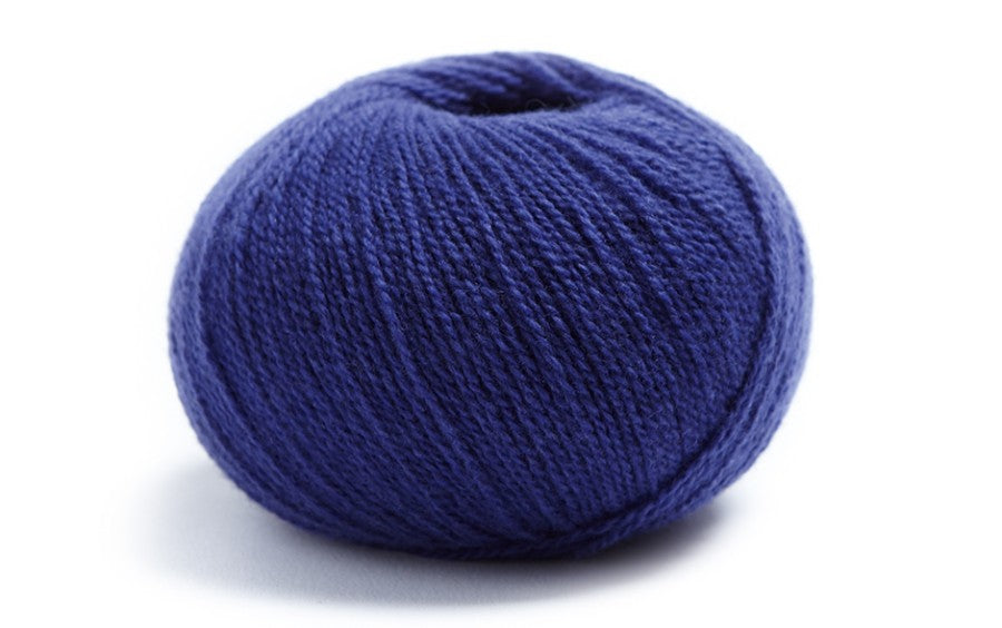 Plum purple ball of merino wool and cashmere yarn from Lamana