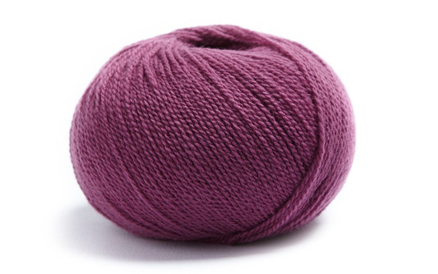 Pink ball of merino wool and cashmere yarn from Lamana