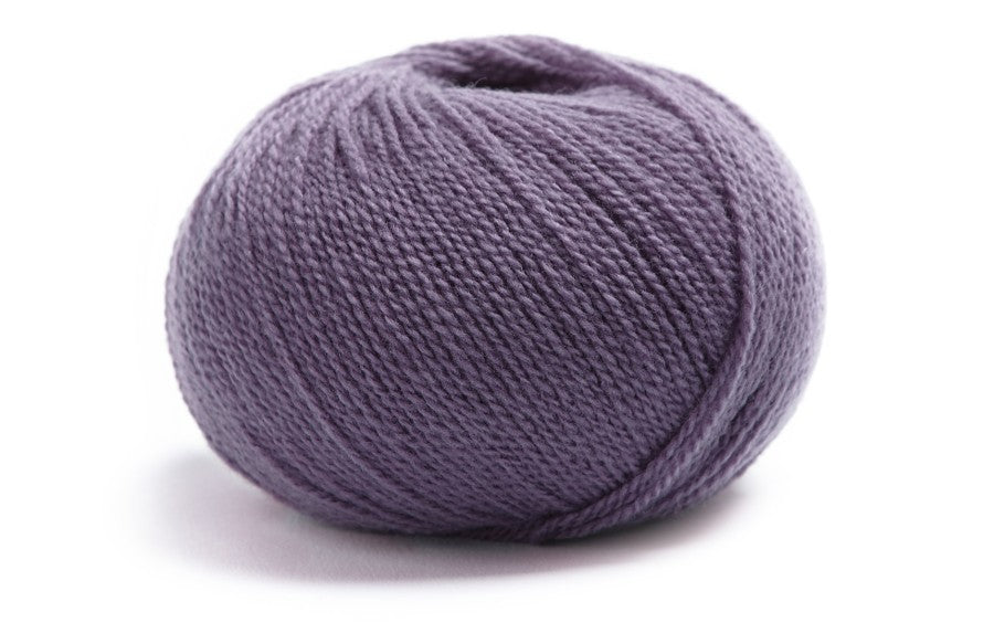 Pale purple ball of merino wool and cashmere yarn from Lamana