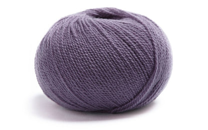 Pale purple ball of merino wool and cashmere yarn from Lamana